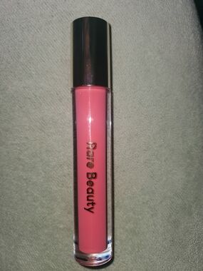 Rare Beauty Lip Gloss — Coral Pink Shine